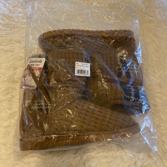 Woman’s Muk Luke Camel Plaid Water Resistant Boots - Picture 3 of 10